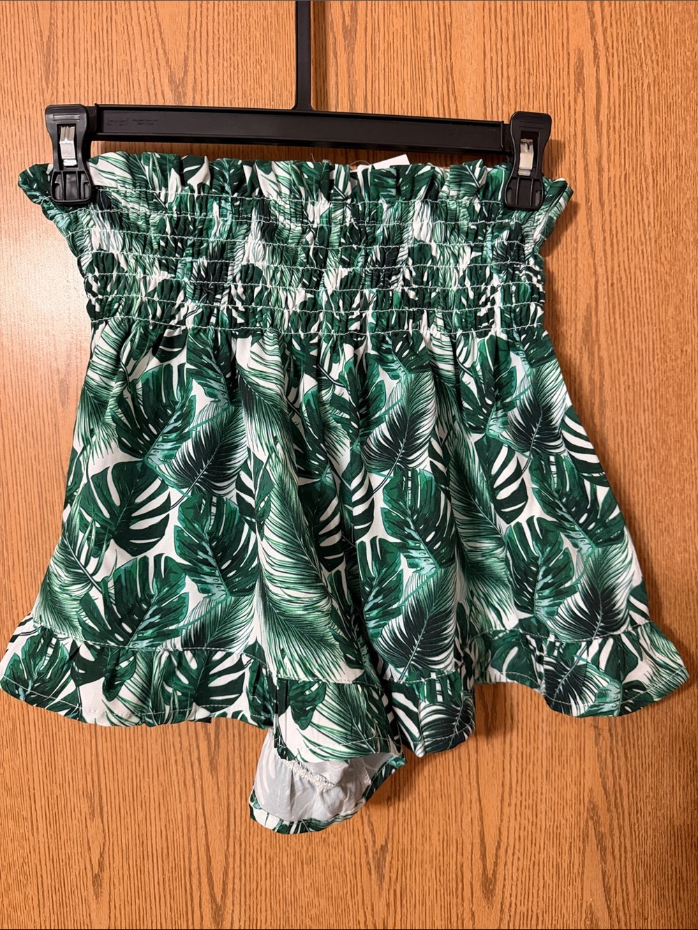 NWT Jess Lea Green Tropical Leaf Smocked Women’s Shorts e